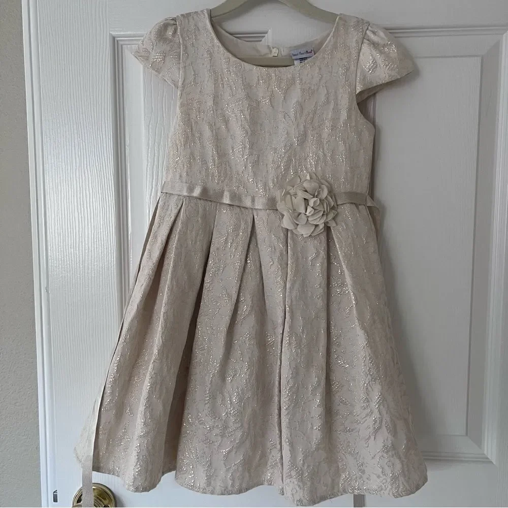 Set of 2 Dresses for Girls Size 6 Red and Cream EUC